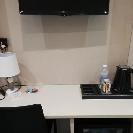 ゲストハウス Les De La Place 4*