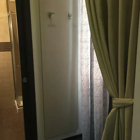 ゲストハウス Les De La Place サンレモ